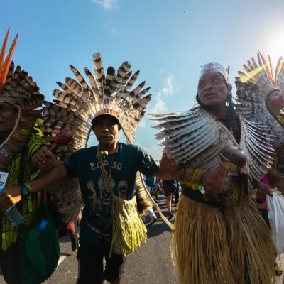 2025-11-24_InfoAmazonia_COP30 termina com compromissos mínimos_Marcha Global pelo Clima_Foto-Ahmad Jarrah-A Lente